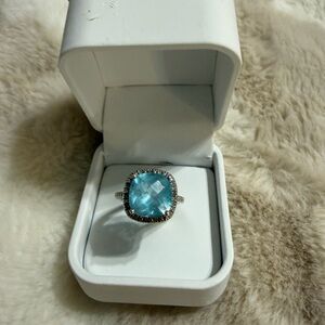 Dazzling Silver Ring with Aqua Gemstone